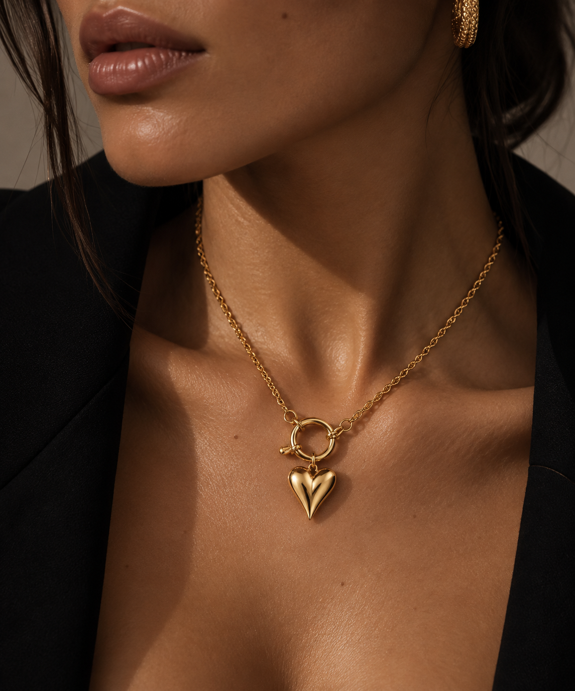 Collier SOLO OYANCO, vue détaillée du charm et de l'attache LINK